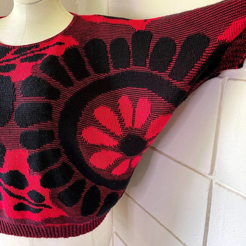 Vintage 80s Black and Red Mod Look Floral Sweater Dolman Short Sleeves Size M L - Picture 8 of 10